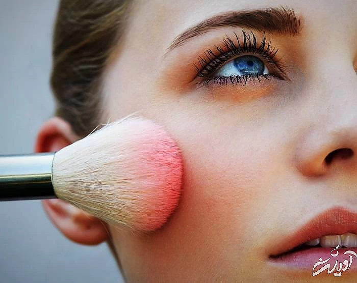 آموزش آرایش با هایلایتر رژگونه زدن قبل از هایلایتر